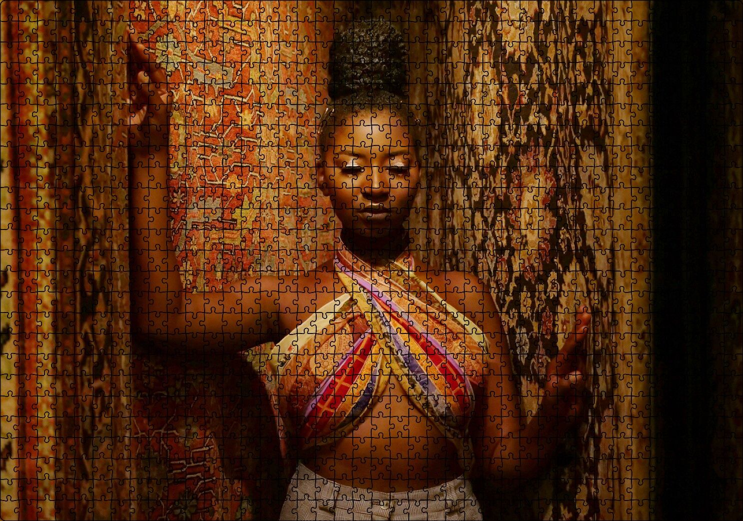 Afrikalı Duru Güzellik ve Yöresel Kıyafeti Puzzle Yapboz MDF Ahşap 1000 Parça 49 cm X 68 cm