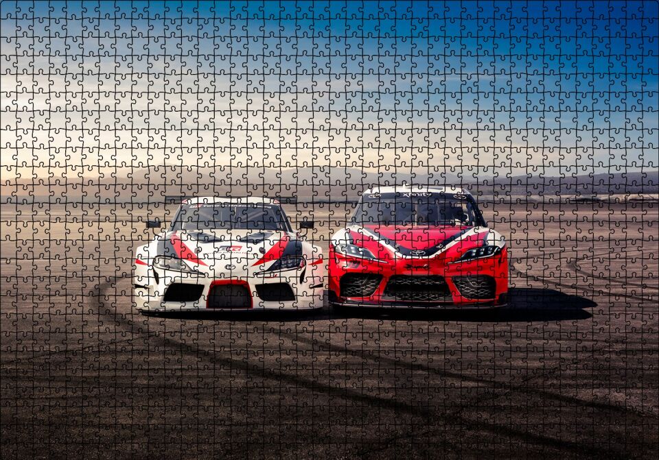 Kırmızı ve Beyaz Toyota Supralar Puzzle Yapboz MDF Ahşap 1000 Parça 49 cm X 68 cm