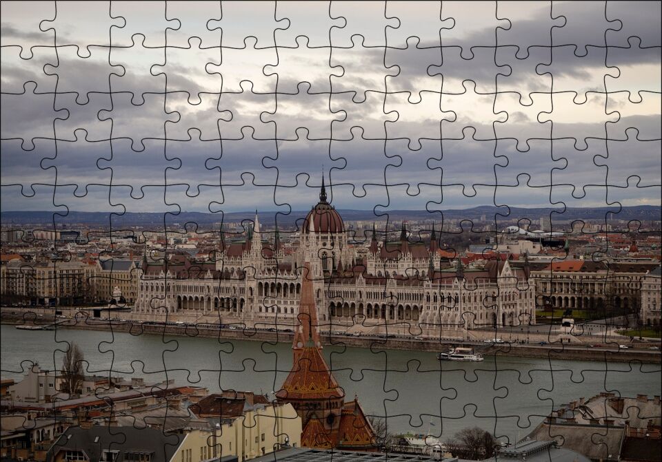 Şehri Bölen Nehir ve Tarihi Binalar Puzzle Yapboz MDF Ahşap 120 Parça 24 cm X 34 cm