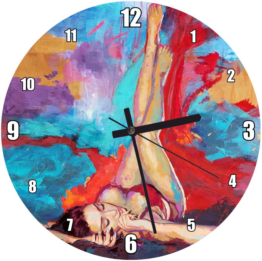 Dinlenen Kadın Yağlı Boya Resmi Kırmızı Mavi Renk Görseli Mdf Ahşap Duvar Saati