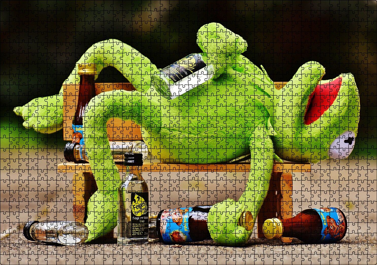 Kurbağa Kermit Bankta Sızmış Puzzle Yapboz MDF Ahşap 1000 Parça 49 cm X 68 cm