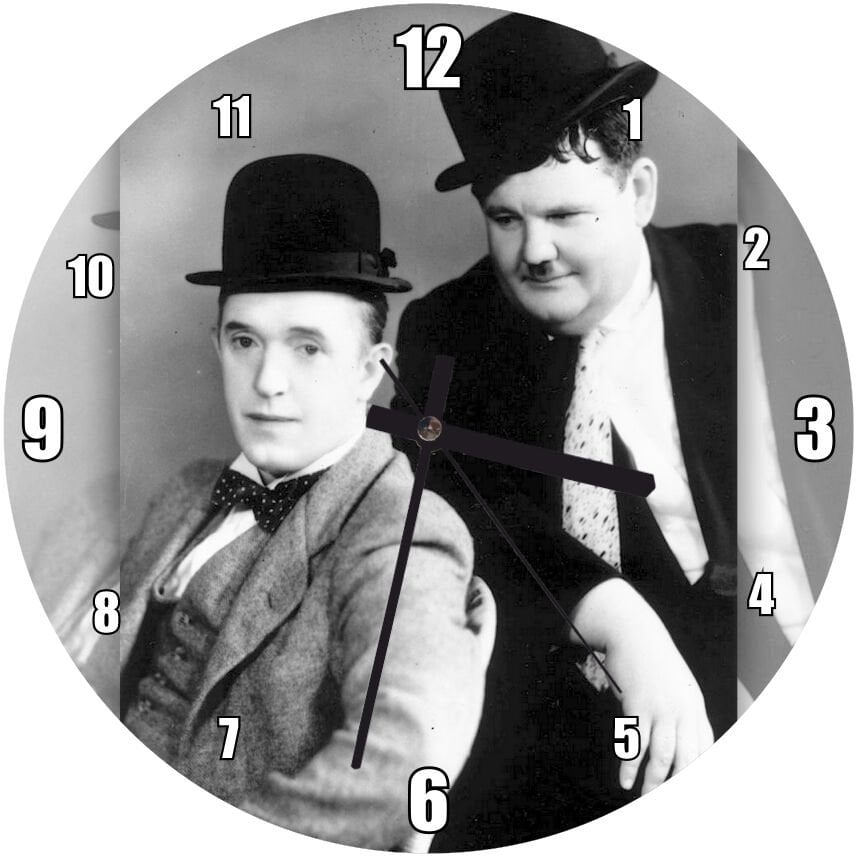 Arthur Stanley Jefferson ve Oliver Hardy Mdf Ahşap Duvar Saati 30 cm Çap