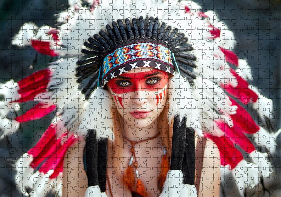Yöresel Kıyafetli Kızılderili Kadın Puzzle Yapboz MDF Ahşap 500 Parça 49 cm X 68 cm