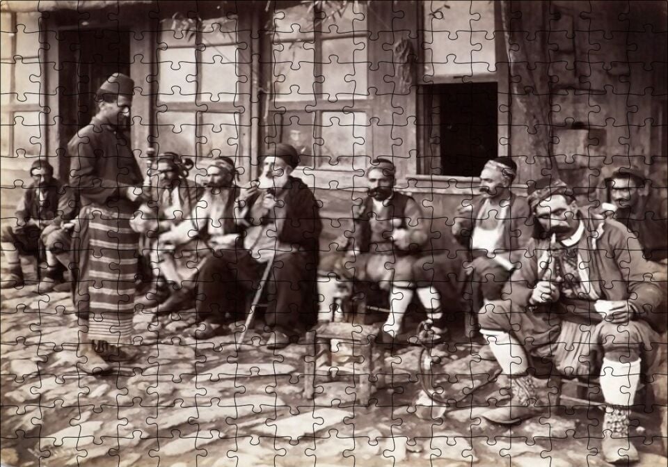 1900 İstanbulda Nargile İçen İnsanlar Puzzle Yapboz MDF Ahşap 255 Parça 34 cm X 49 cm