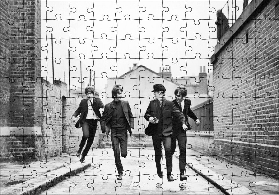 Beatles Grup Üyeleri Koşuyor Siyah Beyaz Puzzle Yapboz MDF Ahşap 120 Parça 24 cm X 34 cm