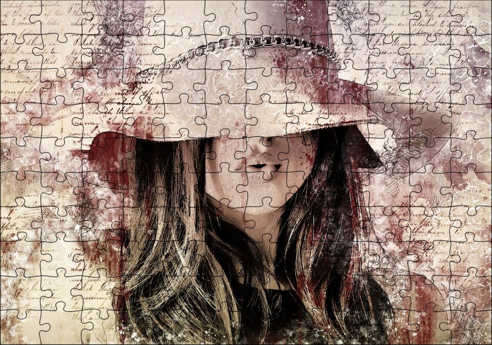 Mektup Zeminde Gizemli Şapkalı Genç Kız Puzzle Yapboz MDF Ahşap 120 Parça 24 cm X 34 cm