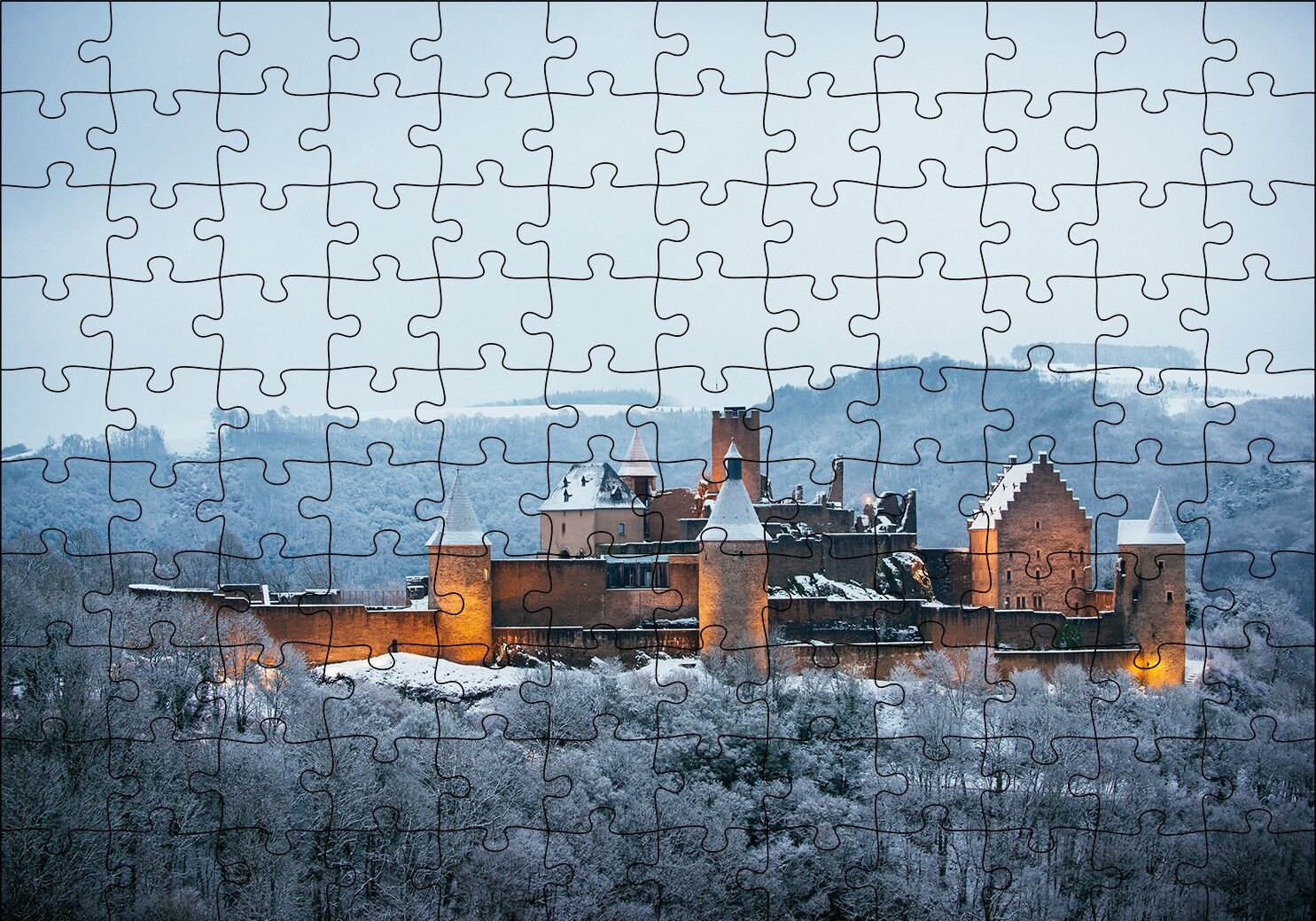 Lüksemburg Bourscheid Kalesi ve Karlı Tepeler Puzzle Yapboz MDF Ahşap