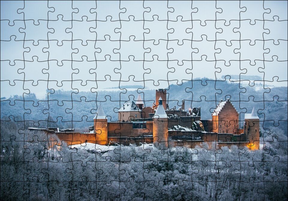 Lüksemburg Bourscheid Kalesi ve Karlı Tepeler Puzzle Yapboz MDF Ahşap