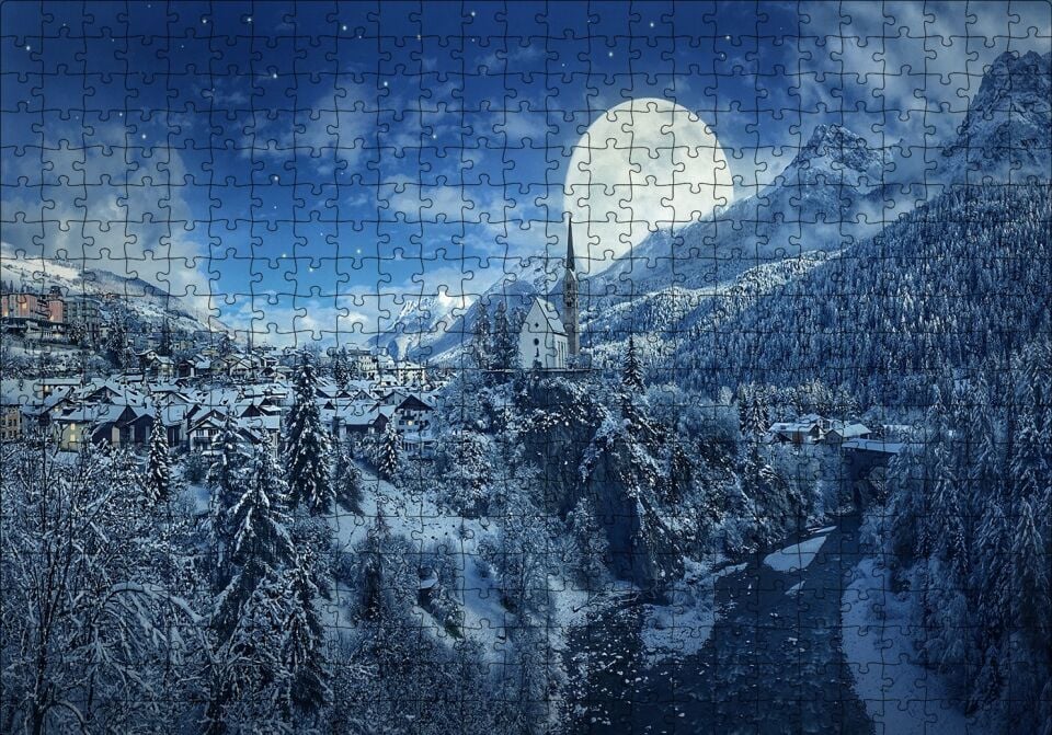 Süper Dolunay ve Karla Kaplı Kasaba Puzzle Yapboz MDF Ahşap 500 Parça 49 cm X 68 cm