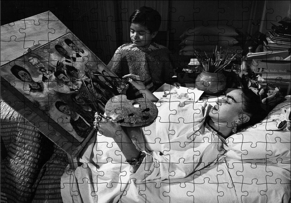 Frida Kahlo Yatakta Resim Puzzle Yapboz MDF Ahşap 120 Parça 24 cm X 34 cm