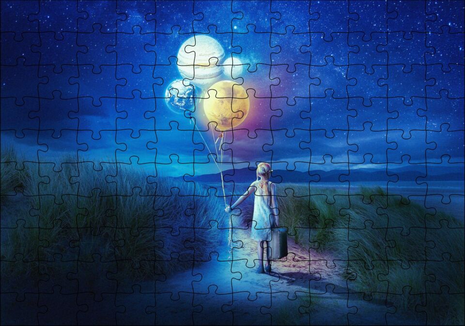 Bir Elinde Valiz Diğerinde Dünyalar Puzzle Yapboz MDF Ahşap 120 Parça 24 cm X 34 cm