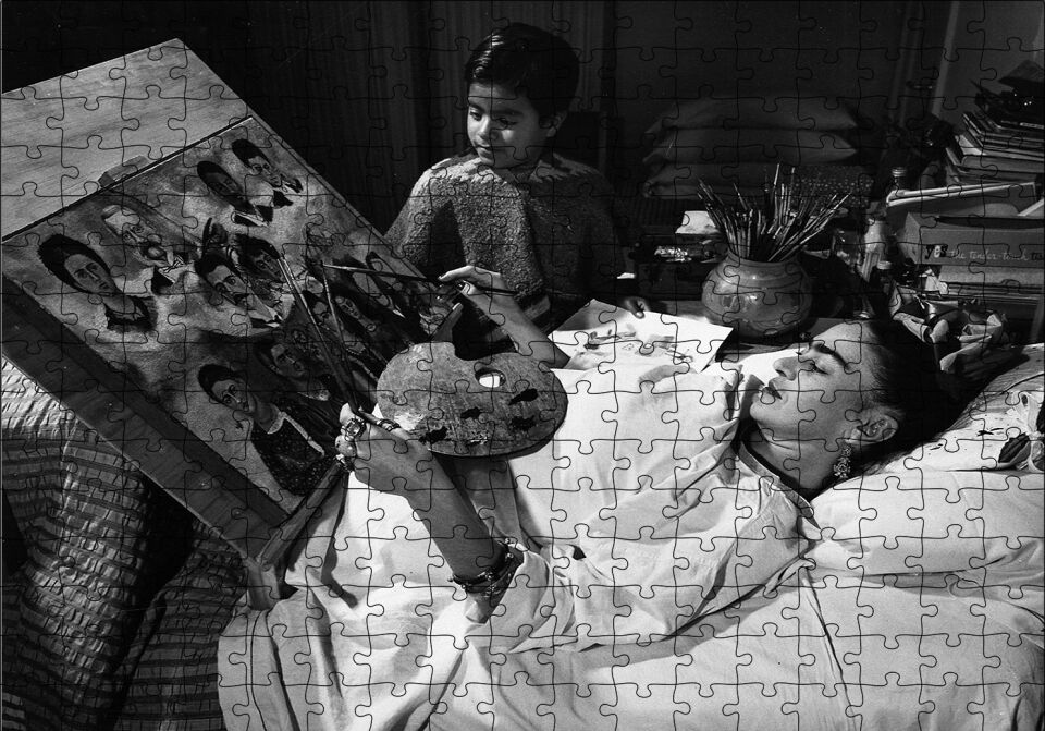 Frida Kahlo Yatakta Resim Puzzle Yapboz MDF Ahşap 255 Parça 34 cm X 49 cm