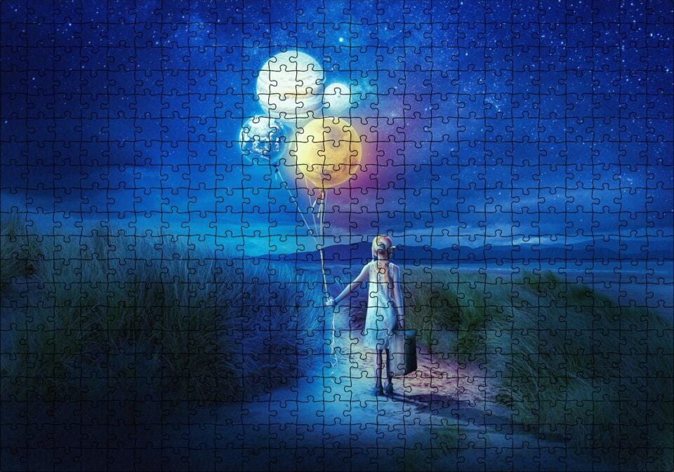 Bir Elinde Valiz Diğerinde Dünyalar Puzzle Yapboz MDF Ahşap 500 Parça 49 cm X 68 cm