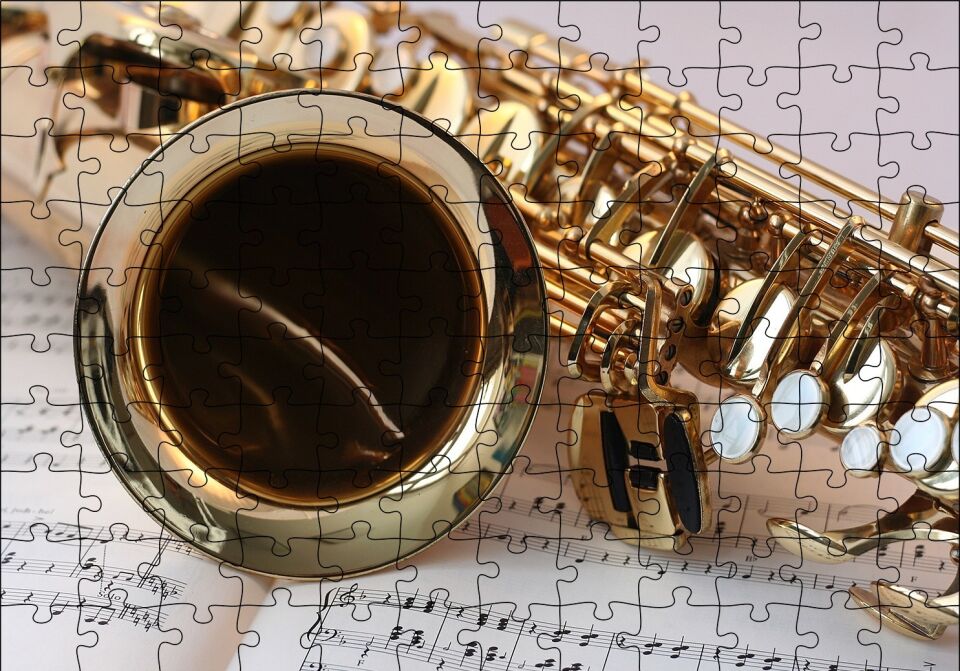 Yakın Plan Saksafon ve Notalar Puzzle Yapboz MDF Ahşap 120 Parça 24 cm X 34 cm