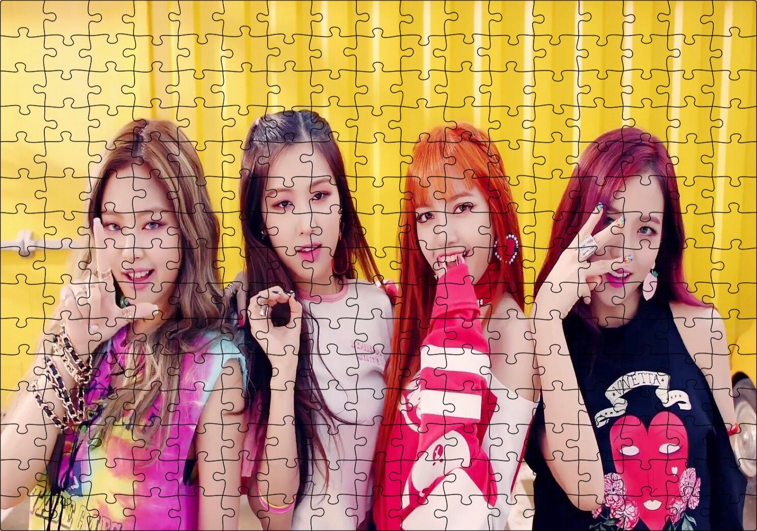 Black Pink Grubu Üyeleri Puzzle Yapboz MDF Ahşap 255 Parça 34 cm X 49 cm