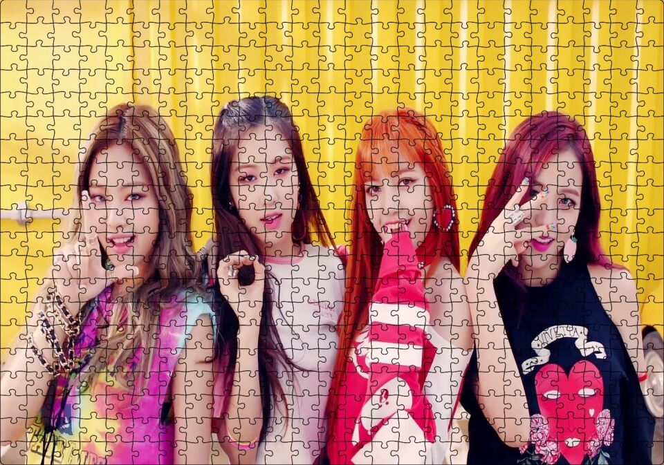 Black Pink Grubu Üyeleri Puzzle Yapboz MDF Ahşap 500 Parça 49 cm X 68 cm