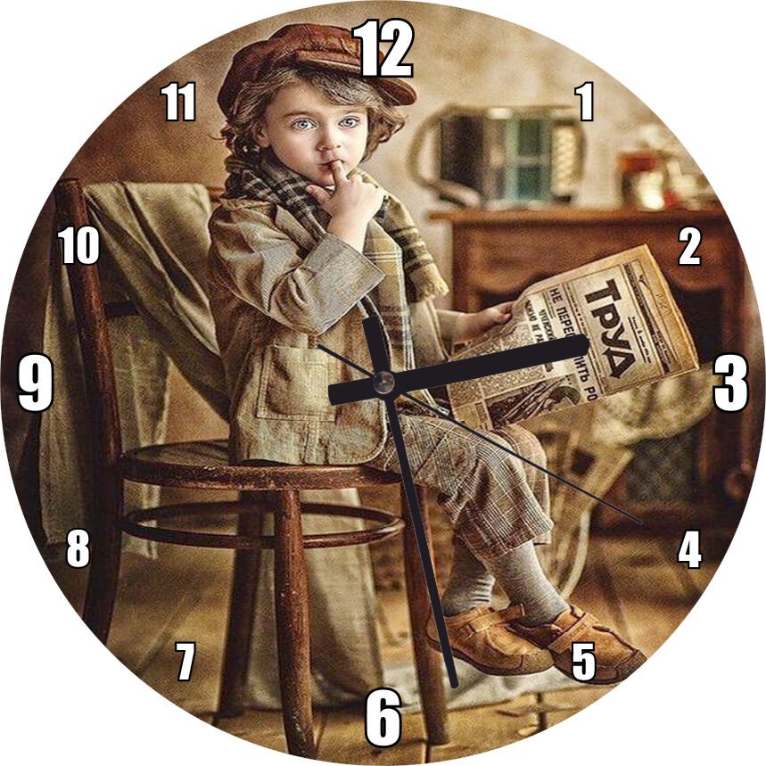 Gazete Okuyan Kasketli Çocuk  Mdf Ahşap Duvar Saati