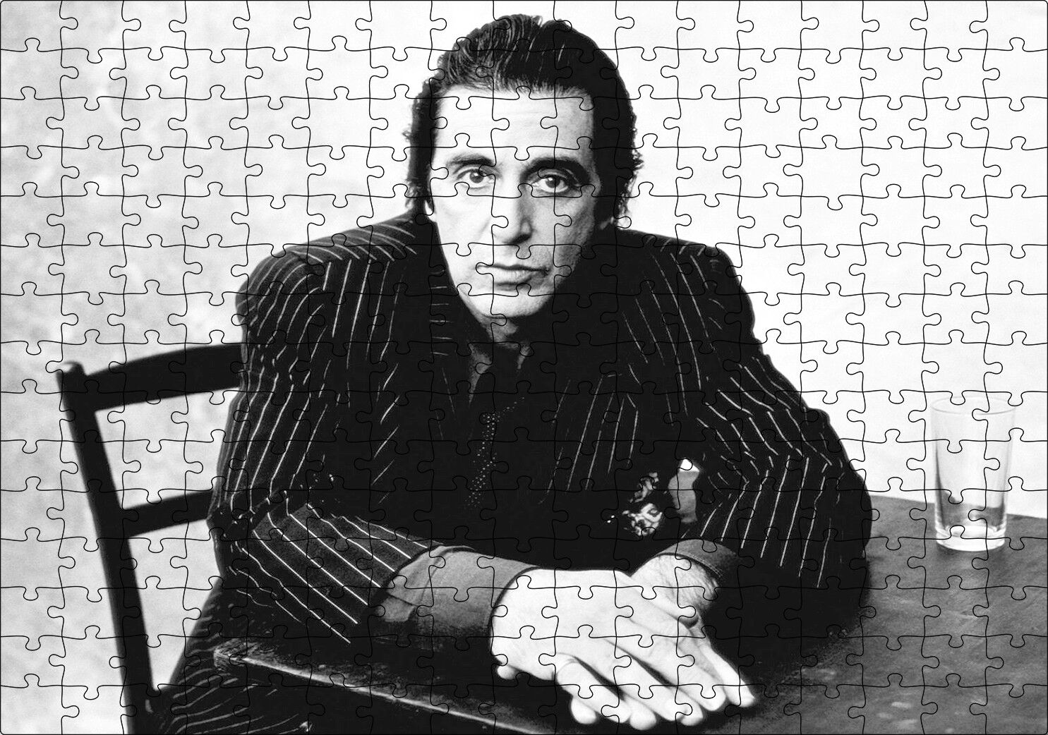 Al Pacino Baba Filminden Çizgili Ceket Puzzle Yapboz MDF Ahşap 255 Parça 34 cm X 49 cm