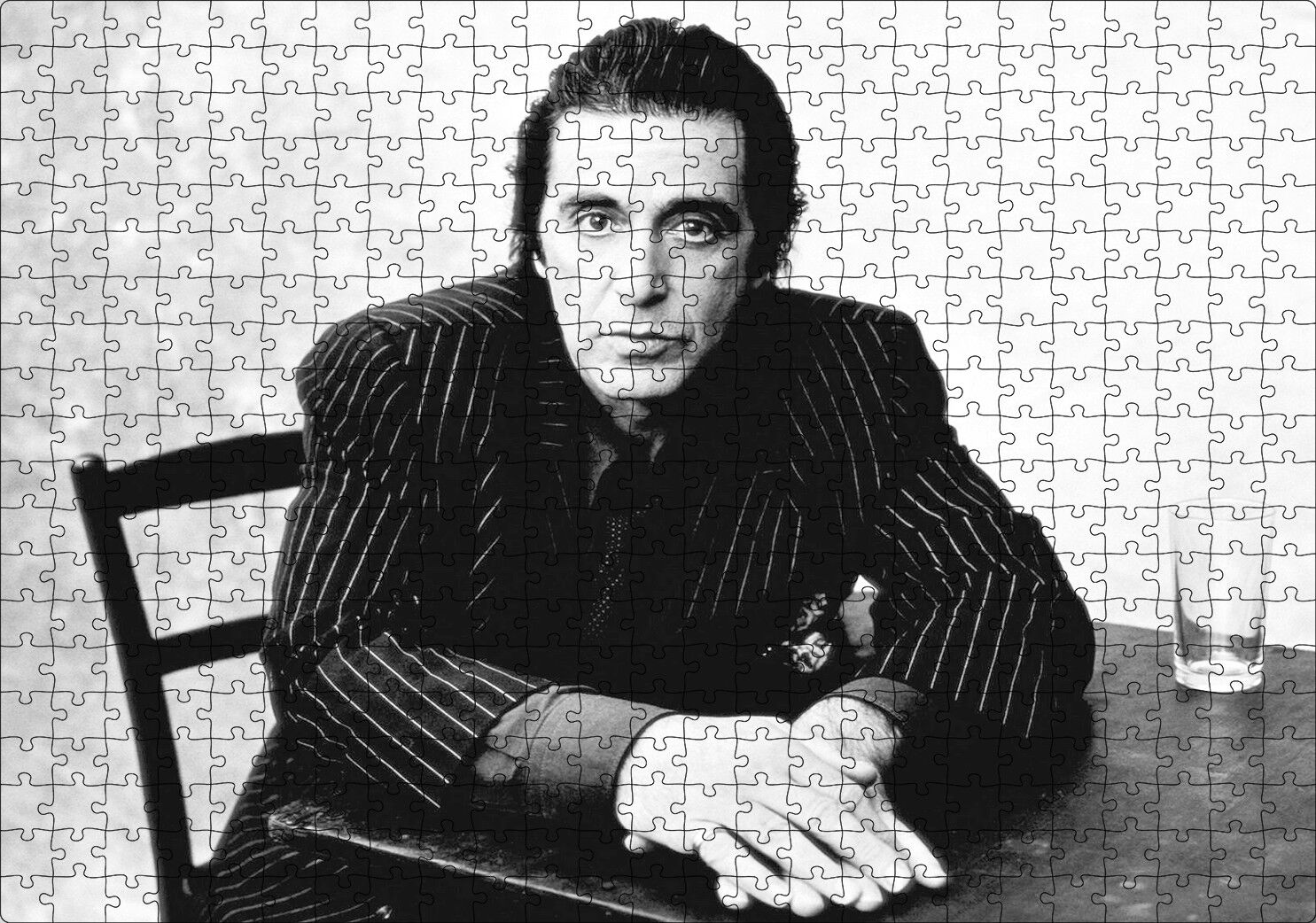 Al Pacino Baba Filminden Çizgili Ceket Puzzle Yapboz MDF Ahşap 500 Parça 49 cm X 68 cm