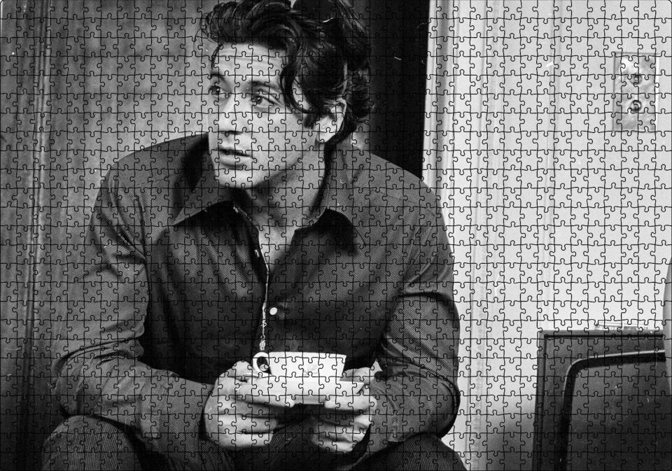 Al Pacino Elinde Kahve Fincanı Puzzle Yapboz MDF Ahşap 1000 Parça 49 cm X 68 cm