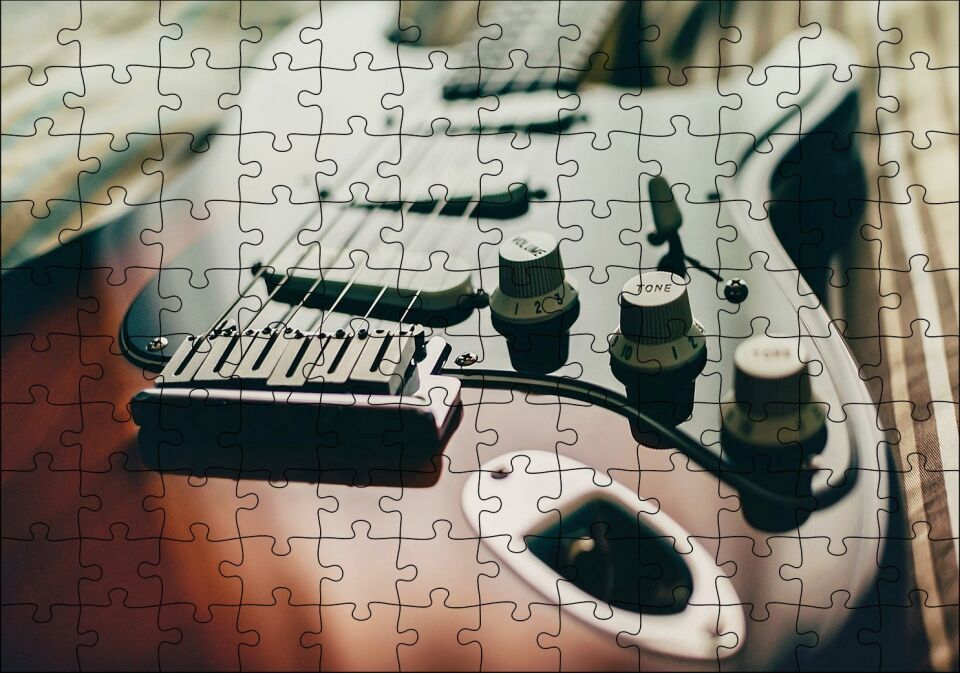 Elektrogitar Yakın Çekim Puzzle Yapboz MDF Ahşap 120 Parça 24 cm X 34 cm