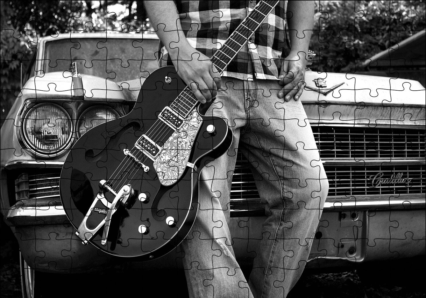 Beyaz Cadillac ve Elektrogitarlı Genç Puzzle Yapboz MDF Ahşap 120 Parça 24 cm X 34 cm