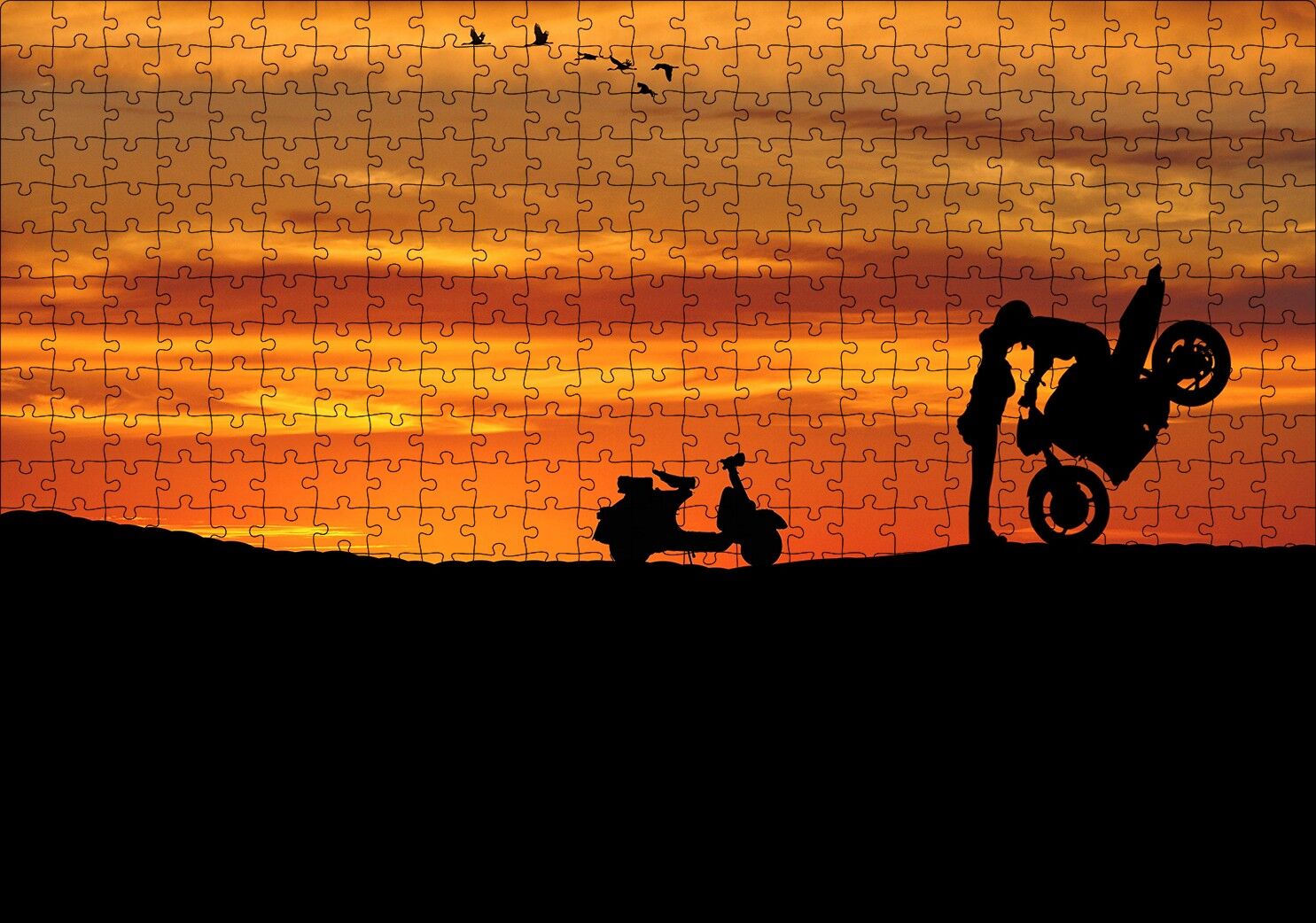 Motorsikletli Sürücü Kızı Öpüyor Kızıl Gün Batımı Puzzle Yapboz MDF Ahşap 500 Parça 49 cm X 68 cm