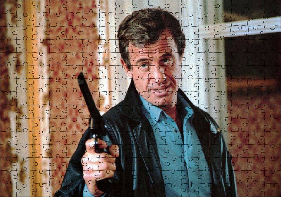 Jean Paul Belmondo Silahlı Puzzle Yapboz MDF Ahşap 255 Parça 34 cm X 49 cm