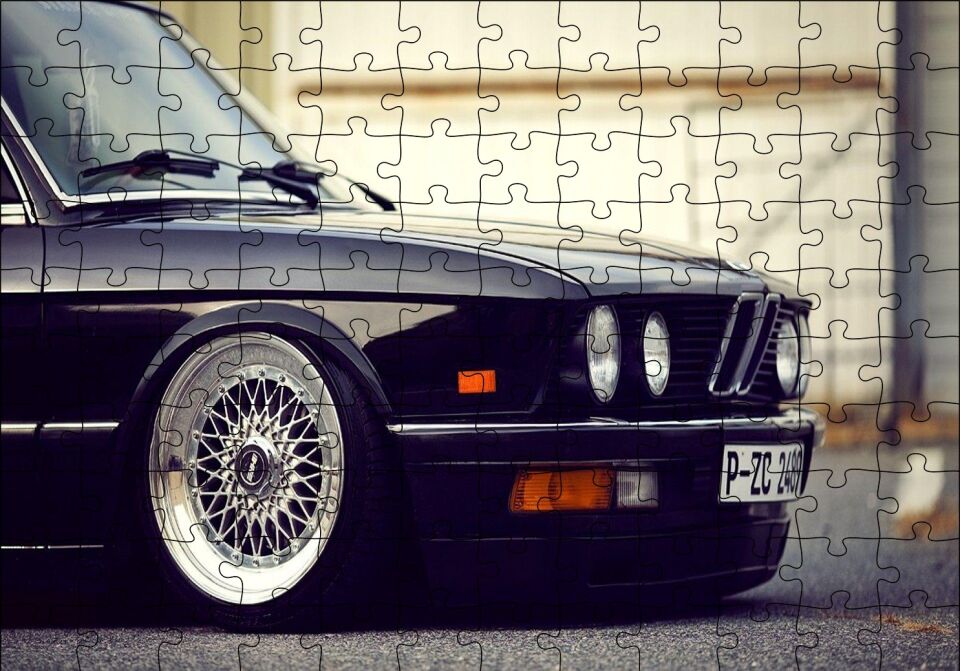 BMW E 28 Siyah Sağ Ön Detay Puzzle Yapboz MDF Ahşap 120 Parça 24 cm X 34 cm