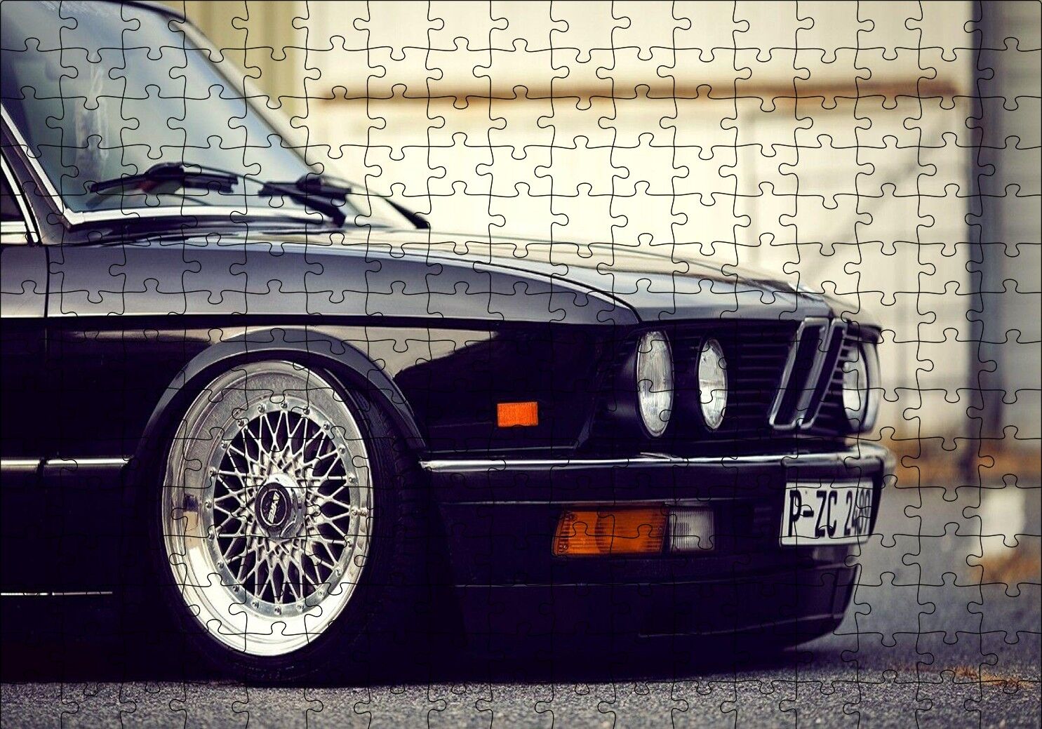 BMW E 28 Siyah Sağ Ön Detay Puzzle Yapboz MDF Ahşap 255 Parça 34 cm X 49 cm