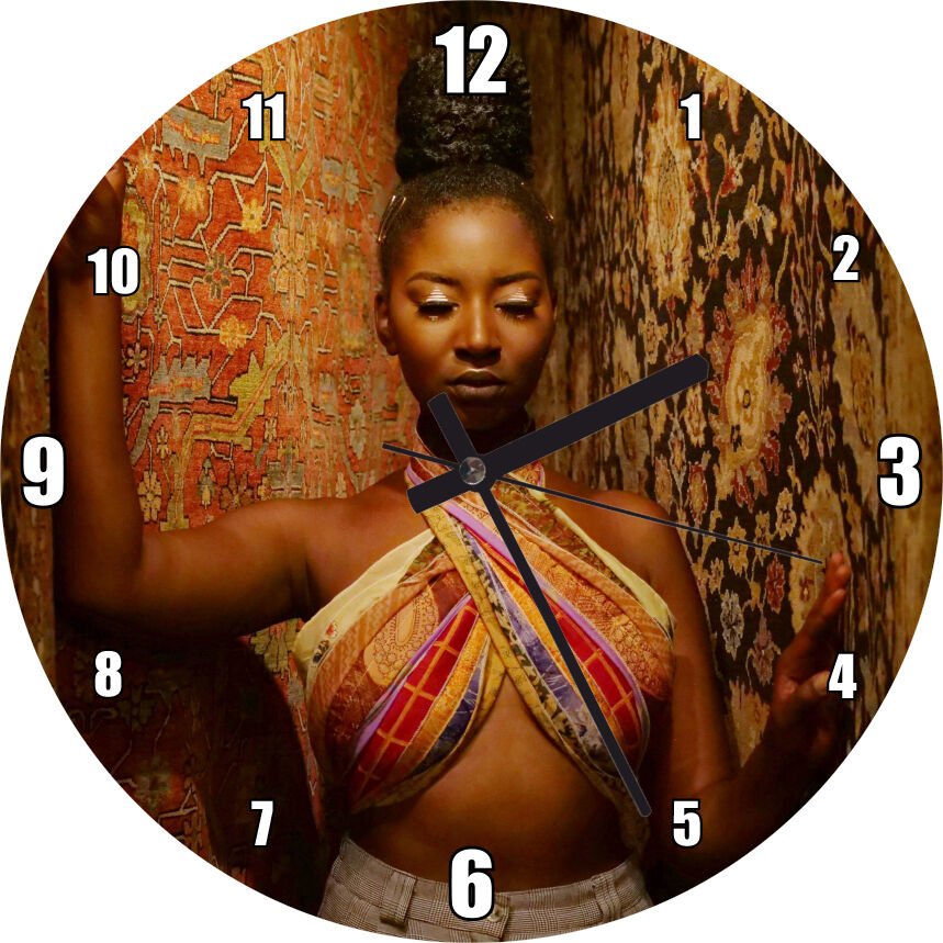 Afrikalı Duru Güzellik ve Yöresel Kıyafeti Mdf Ahşap Duvar Saati 50 cm Çap