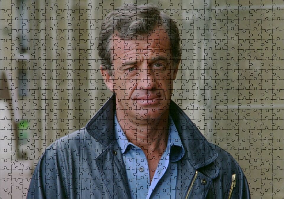 Jean Paul Belmondo Sokak Pozu Puzzle Yapboz MDF Ahşap 500 Parça 49 cm X 68 cm