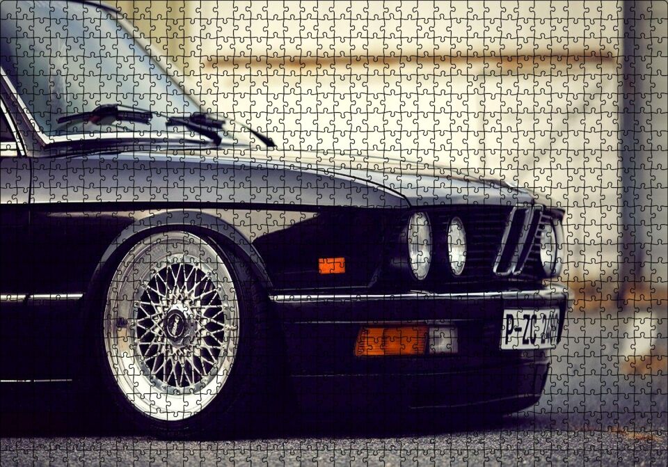 BMW E 28 Siyah Sağ Ön Detay Puzzle Yapboz MDF Ahşap 1000 Parça 49 cm X 68 cm