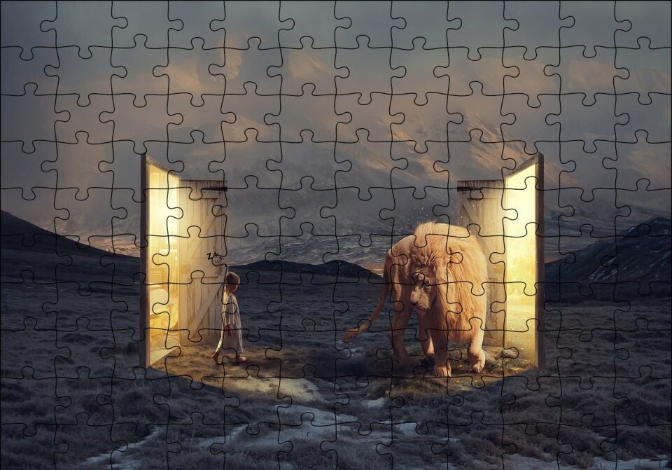 Uyurgezer Kız ve Narnia Aslanı Puzzle Yapboz MDF Ahşap 120 Parça 24 cm X 34 cm