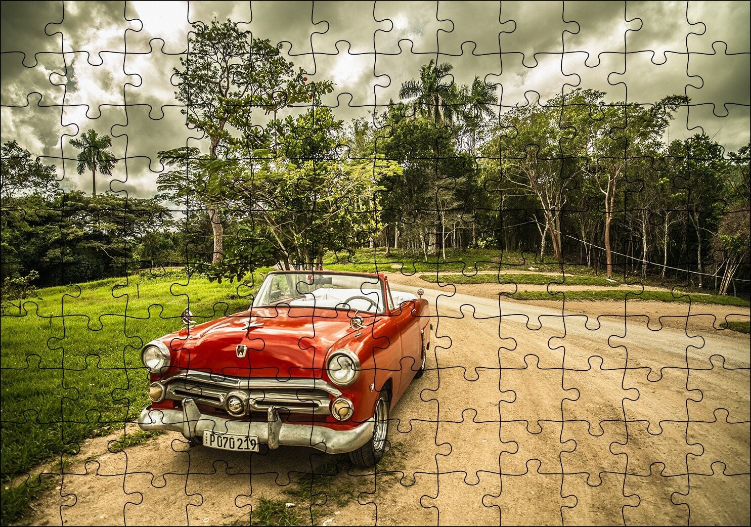 Küba'da Kırmızı Cabrio Araba ve Ağaçlar Puzzle Yapboz MDF Ahşap 120 Parça 24 cm X 34 cm