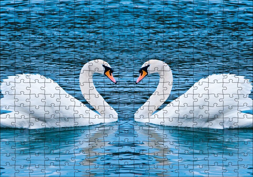 İki Beyaz Kuğu Kalp Şekli Puzzle Yapboz MDF Ahşap 255 Parça 34 cm X 49 cm