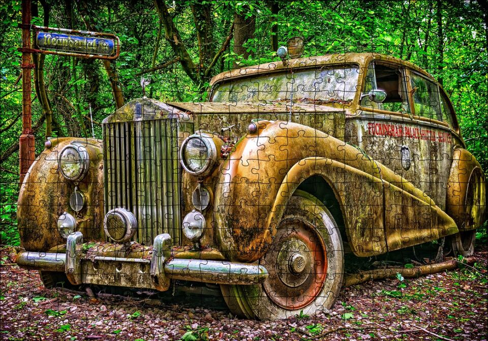 Ormanda Terkedilmiş Rolls Royce Puzzle Yapboz MDF Ahşap 255 Parça 34 cm X 49 cm