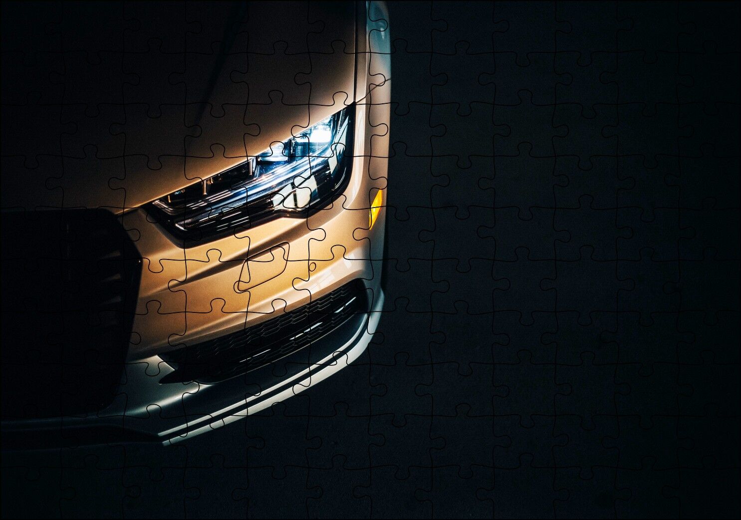 Bal Rengi Araç Sol Ön Far Detay Karanlık Arka Plan Puzzle Yapboz MDF Ahşap