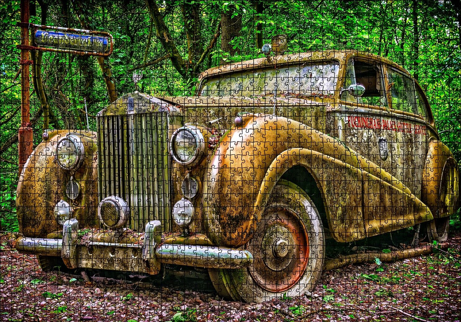 Ormanda Terkedilmiş Rolls Royce Puzzle Yapboz MDF Ahşap 1000 Parça 49 cm X 68 cm