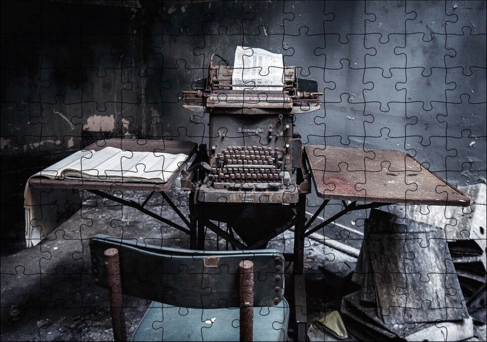 Terkedilmiş Daktilo Görseli Puzzle Yapboz MDF Ahşap 120 Parça 24 cm X 34 cm
