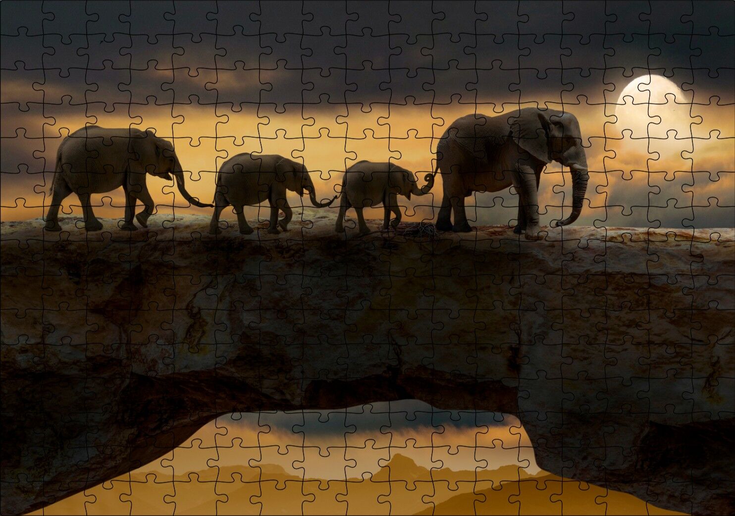 Dolunayda Yürüyen Fil Ailesi ve Bulutlar Puzzle Yapboz MDF Ahşap 255 Parça 34 cm X 49 cm