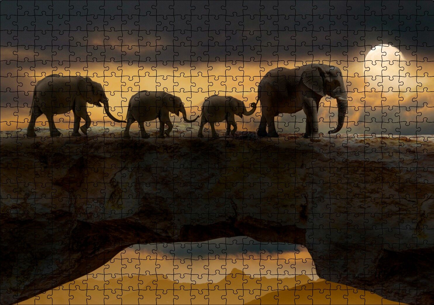 Dolunayda Yürüyen Fil Ailesi ve Bulutlar Puzzle Yapboz MDF Ahşap 500 Parça 49 cm X 68 cm