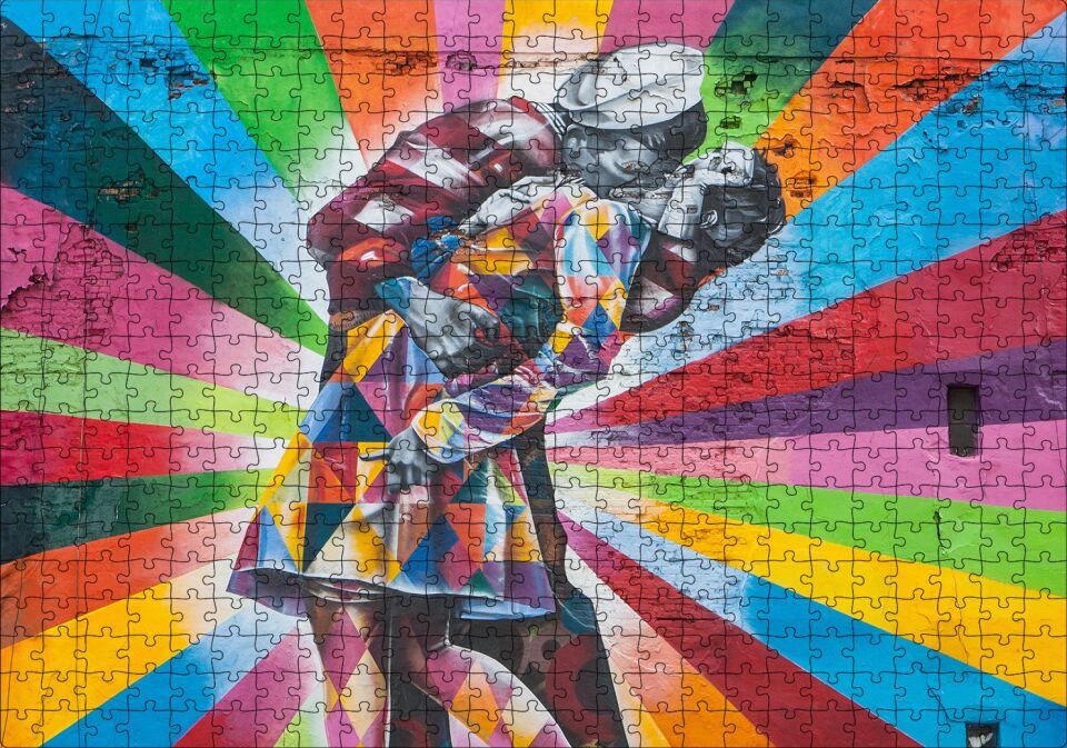 Öpüşen Denizci ve Sevgilisi Duvar Boyama Puzzle Yapboz MDF Ahşap 500 Parça 49 cm X 68 cm