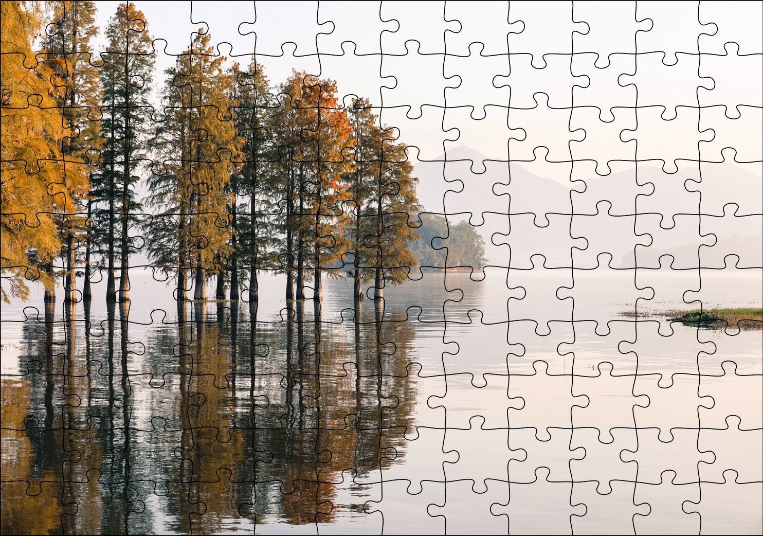 Durgun Gölde Ağaçlar Sisli Arka Plan Puzzle Yapboz MDF Ahşap 120 Parça 24 cm X 34 cm