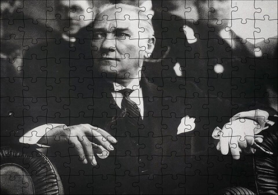 Cumhuriyet Bayaramı Töreninde Atatürk Görseli Puzzle Yapboz MDF Ahşap