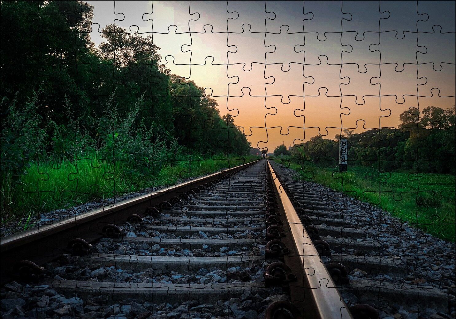 Günbatımında Tren Rayları ve Turuncu Gökler Puzzle Yapboz MDF Ahşap