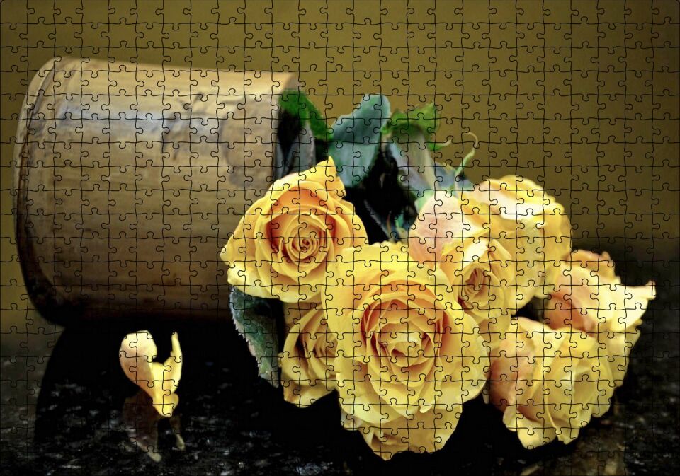 Ahşap Vazodan Dökülen Sarı Güller Puzzle Yapboz MDF Ahşap 500 Parça 49 cm X 68 cm