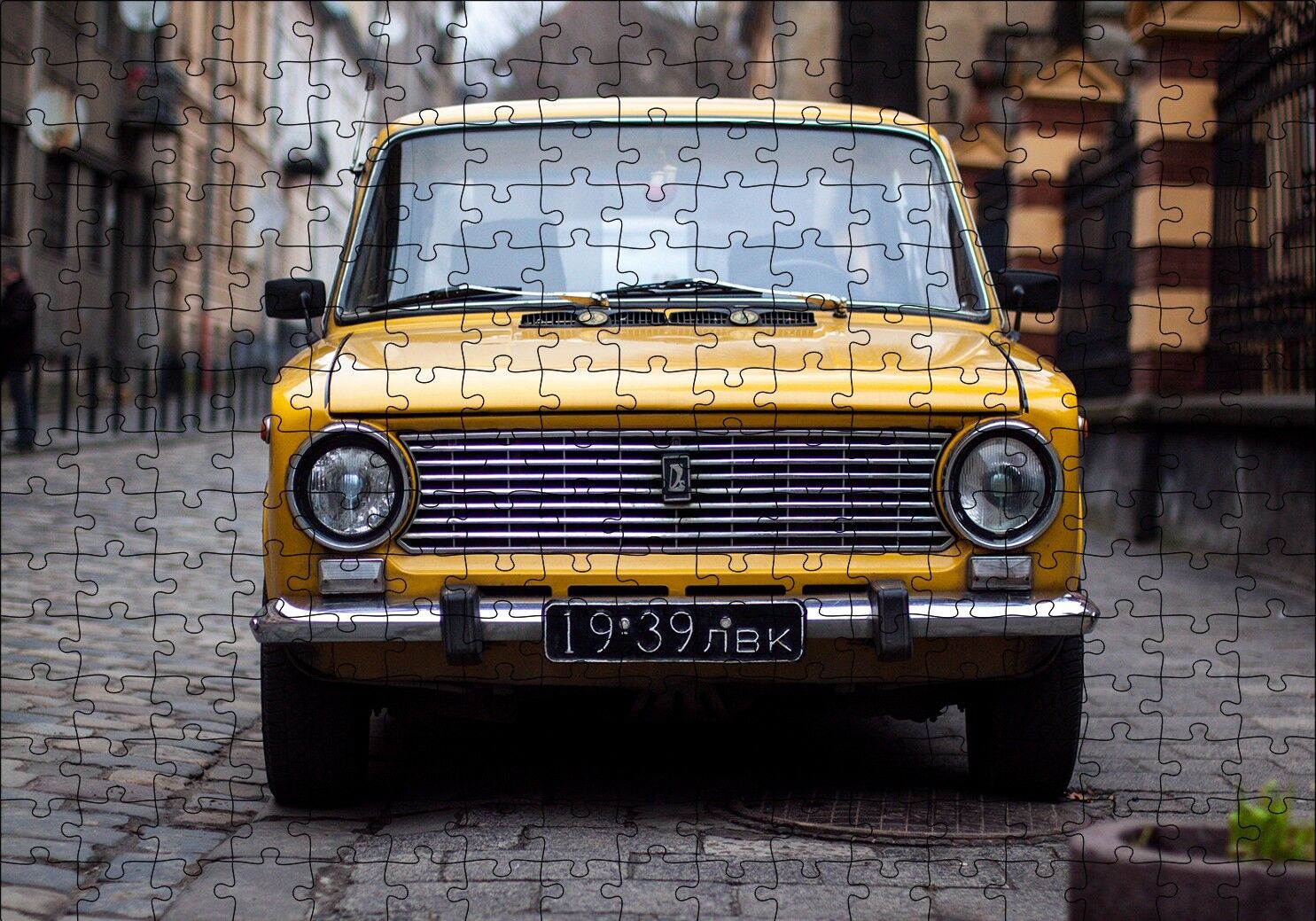 Sarı Lada Otomobil Puzzle Yapboz MDF Ahşap 255 Parça 34 cm X 49 cm
