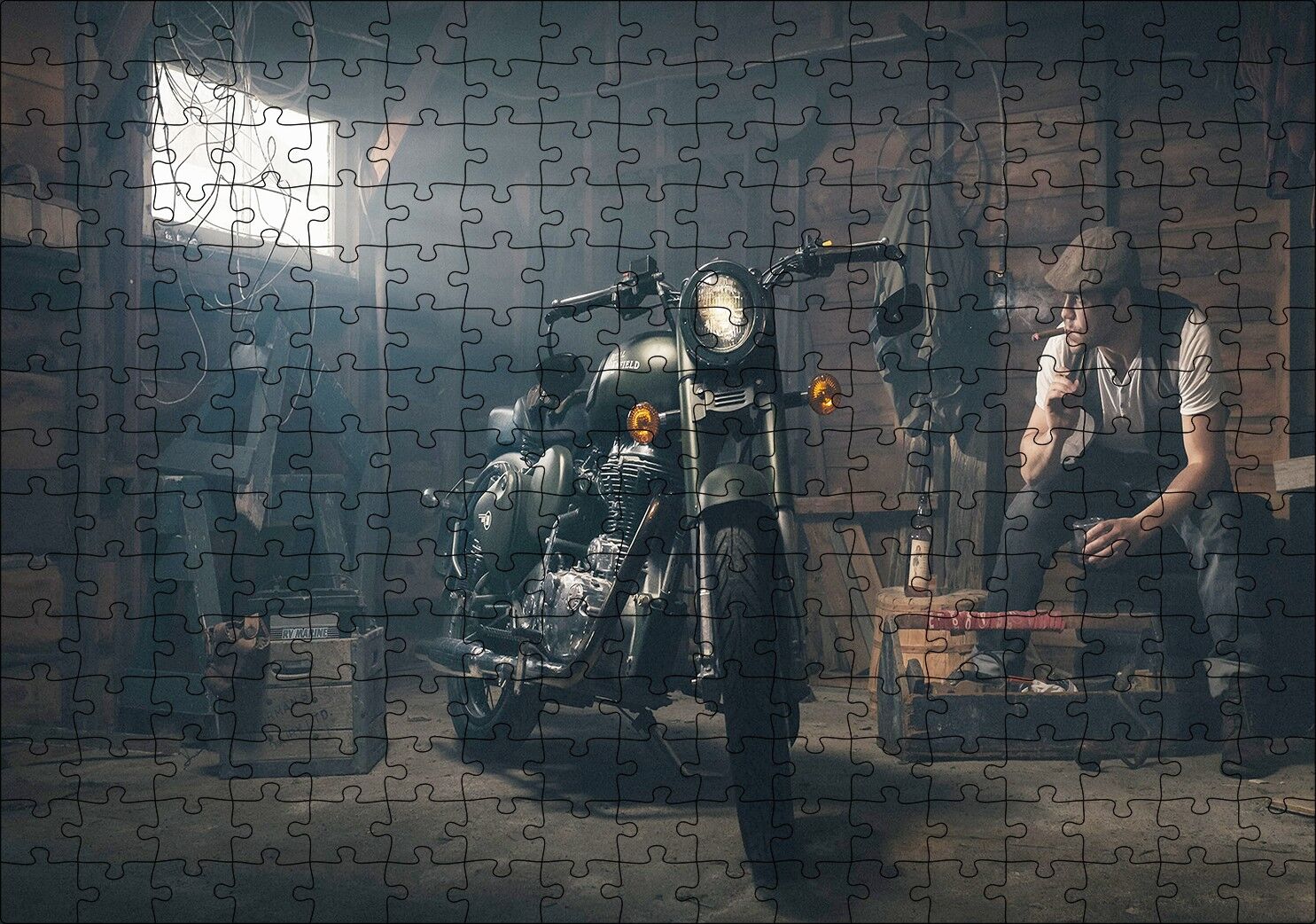 Royal Enfield Motorsiklet ve Sigara İçen Adam Puzzle Yapboz MDF Ahşap 255 Parça 34 cm X 49 cm