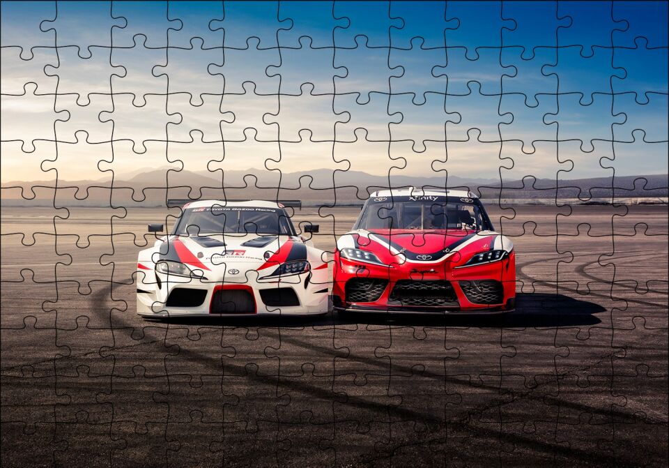 Kırmızı ve Beyaz Toyota Supralar Puzzle Yapboz MDF Ahşap